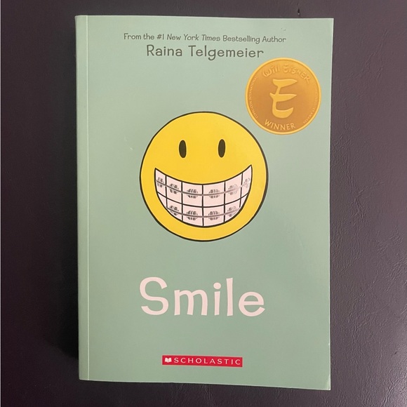 Set of four Raina Telgemeier graphic novels - Picture 6 of 9